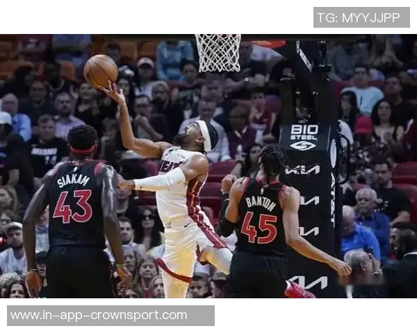 鲍威尔称赞替补火力强大让对手难以应对展现团队深度